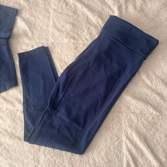 PINK Victoria’s Secret Navy Blue Ribbed Crop Top & Foldover Cotton Leggings Set - Picture 5 of 8